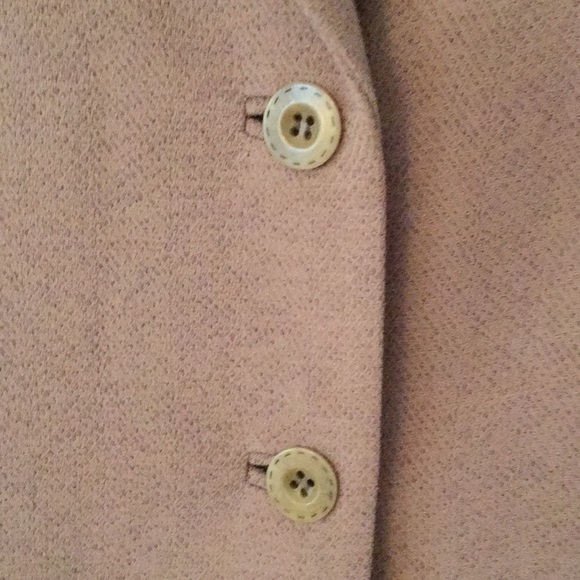 Garfield and Marks Size 4 Beige 2 Buttoned Blazer - Picture 4 of 5